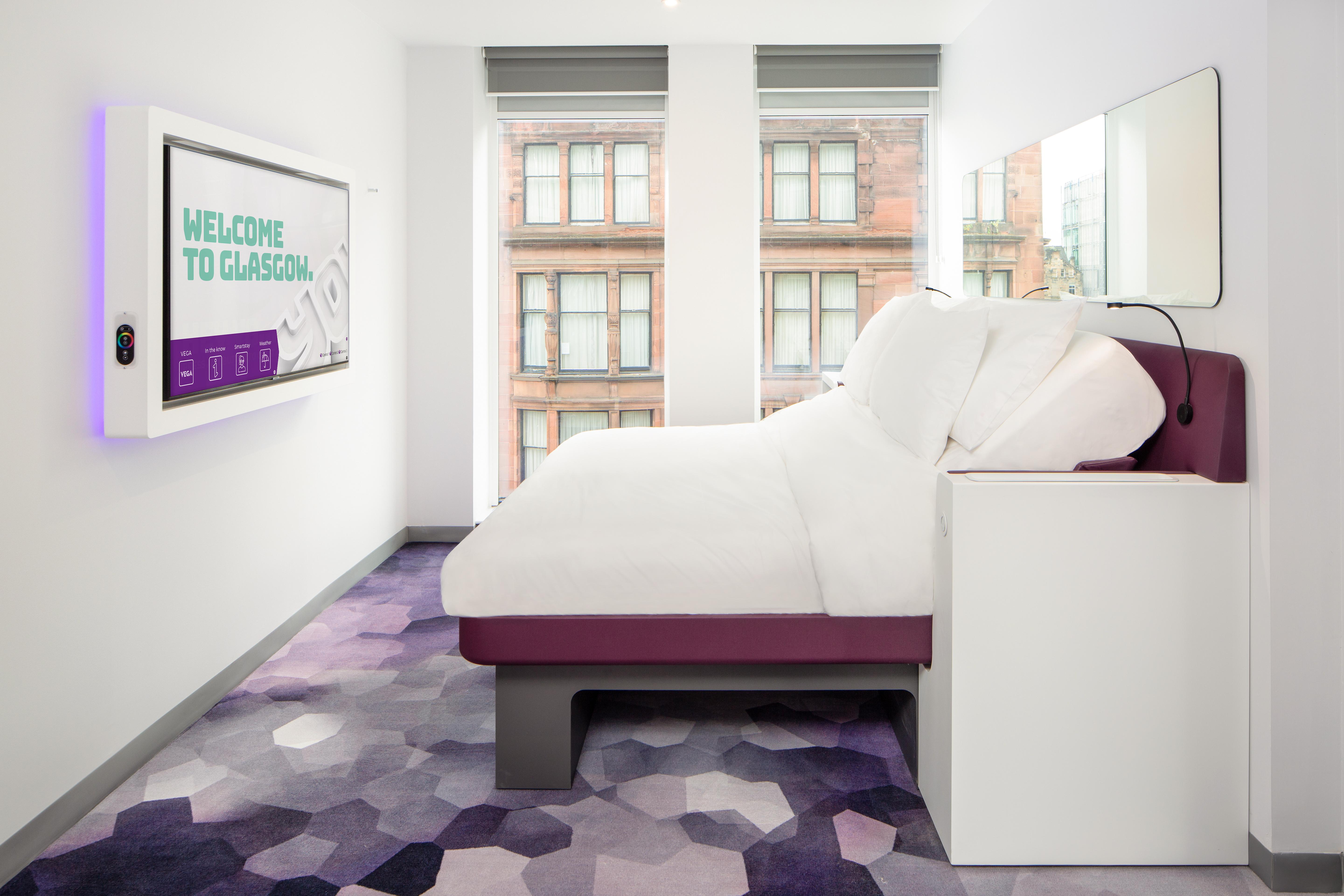 Yotel Glasgow Luaran gambar A room at the new Zleep hotel in Glasgow