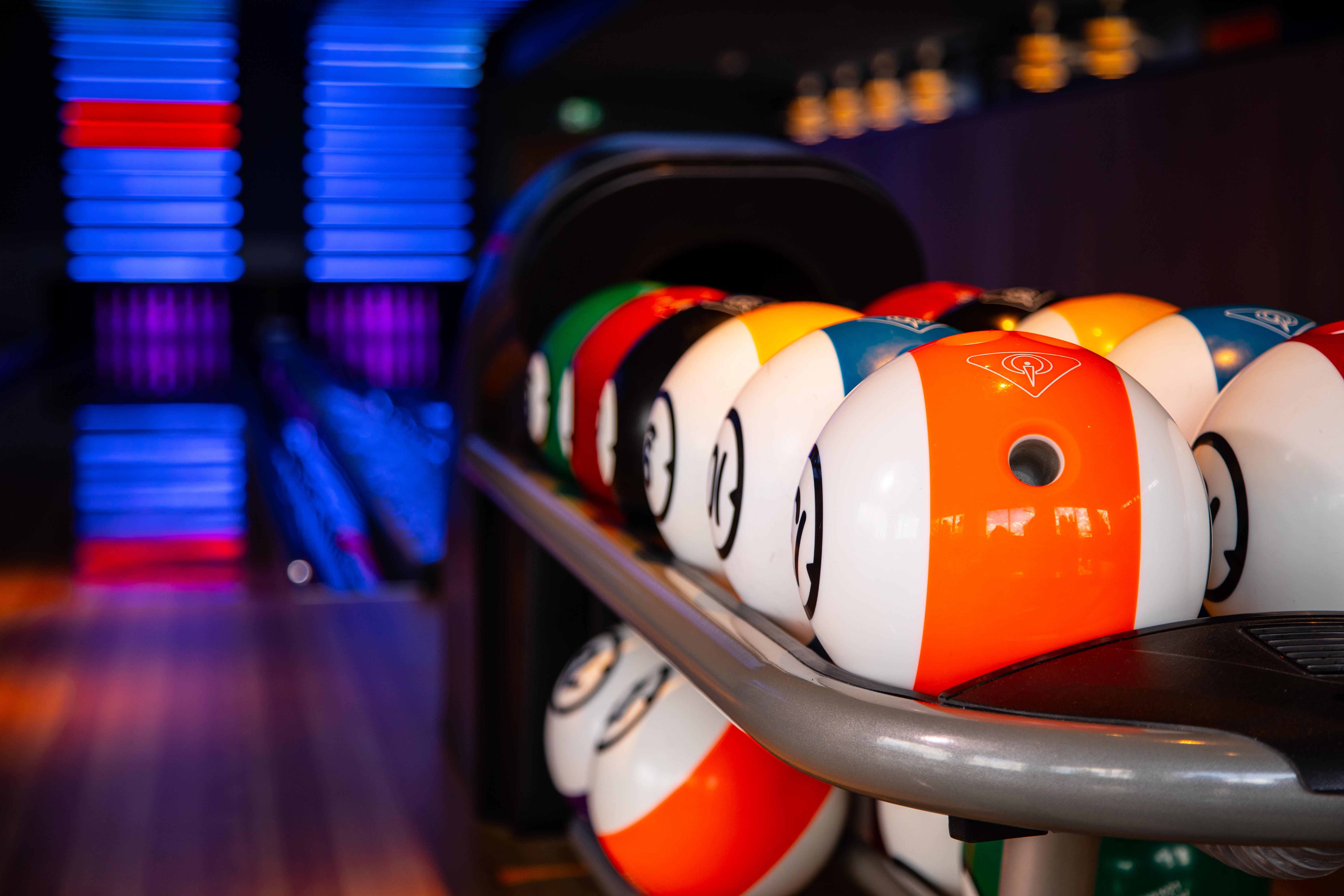 Yotel Glasgow Luaran gambar "The ball is in the gutter."