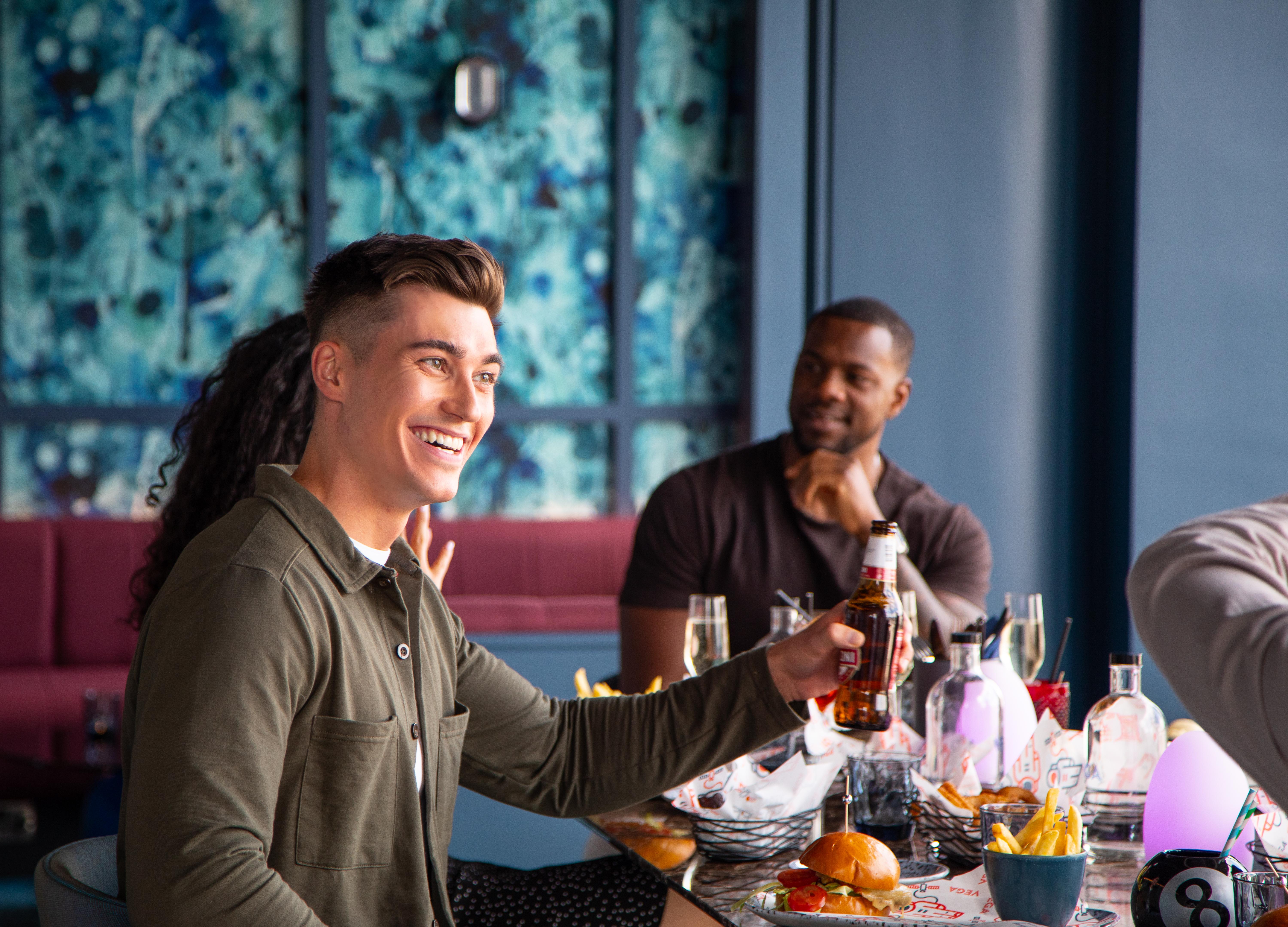 Yotel Glasgow Luaran gambar "I'm not a fan of the way you talk to me."